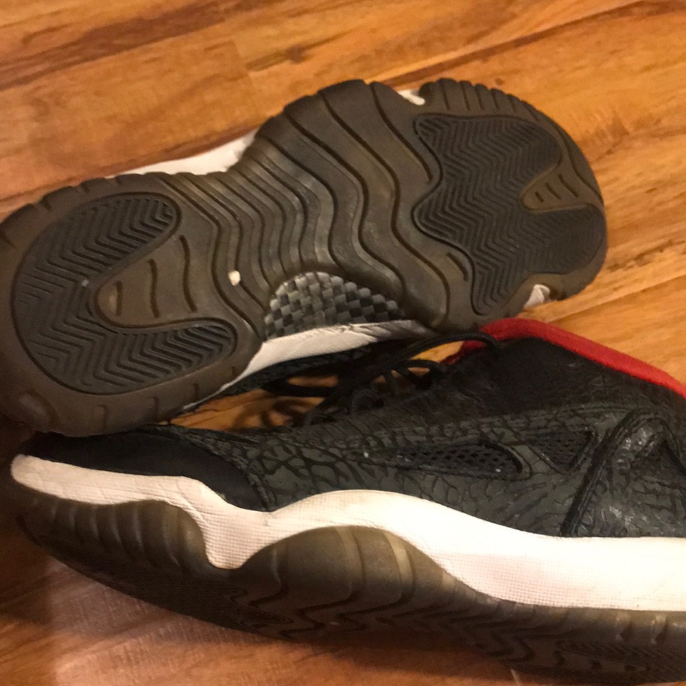 Jordan 11 low - Picture 2 of 4